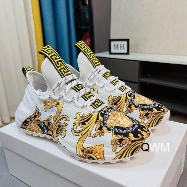 Versace sports shoes Ts